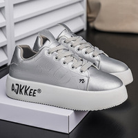 Chaussures pour hommes MK303, semelle souple, légères, tendance, polyvalentes, baskets décontractées, chaussures de sport pour jeunes, semelle épaisse, chaussures blanches augmentant la taille