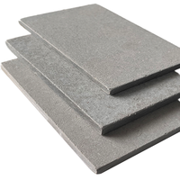 Panneau de bardage ignifuge et imperméable pour isolation et décoration des murs extérieurs