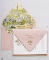 Sobre de Boda Rosa Polvoriento de Lujo con Diseño de Pagoda Japonesa y Flor de Cerezo en Acuarela, con Lámina Dorada en Relieve e Impresión Personalizada