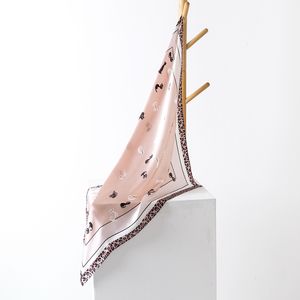 وشاح حريري نسائي عالي الجودة 70 سم بالجملة، 100% حرير مربع الشكل بنمط حلو وطباعة رقمية لرسومات القطط - Product Image 6