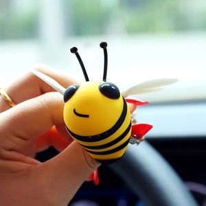 Diffuseur d'arômes pour voiture, clip de ventilation créatif en forme d'abeille, parfum pour voiture, accessoires de voiture, cadeaux, jouets - Product Image 2