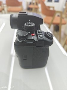 กล้อง Panasonic Lumix DC-S1RM2 มือสอง ความละเอียด 44.3MP ฟูลเฟรม มิเรอร์เลส พร้อมระบบกันสั่นภาพ - Product Image 3