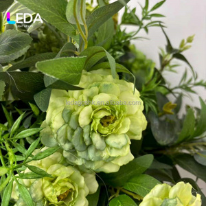 Bola de Flores Artificiales de Seda LEDA Hecha a Mano de 60 cm (2 pies) con Rosas Mixtas y Follaje, Centro de Mesa para Bodas y Decoración de Eventos - Product Image 2