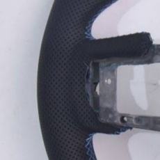 Volant de course en fibre de carbone et cuir perforé adapté aux Ford Mustang EcoBoost/GT500 GT350 2015-2023 - Product Image 4