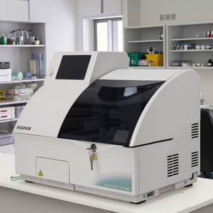 Équipement de laboratoire d'occasion, analyseur biochimique de type sec, 26 tests colorimétriques, utilisation vétérinaire multi-spécies, bon état - Product Image 1