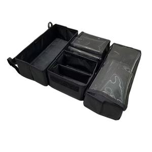 Sac de rangement multifonctionnel pour maquillage et serviettes, avec doublure intérieure, fermeture ouverte, idéal pour les maquilleurs en déplacement - Product Image 2