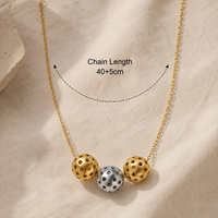 Collier Triple Breloque Balle de Pickleball en Acier Inoxydable, Sphère Creuse Ajouree, Chaîne Câble Tons Or et Argent, Cadeau