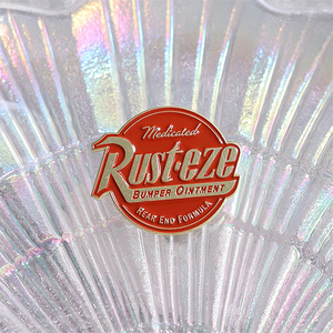 Insigne commémoratif périphérique d'animation de course de lettre rouge simple broche en métal circulaire - Product Image 5