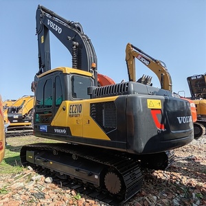 รถขุดตีนตะขาบ <span class=keywords><strong>Volvo</strong></span> EC210 มือสอง ขนาด 21 ตัน พร้อมบุ้งกี๋ขนาด 1.22 ลูกบาศก์เมตร ระบบไฮดรอลิก <span class=keywords><strong>Volvo</strong></span> แท้ ชั่วโมงการทำงานต่ำ เหมาะสำหรับงานก่อสร้าง - Product Image 3