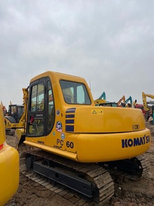 Especialista urbano con dimensiones compactas y salida de bajo ruido Komatsu 60 Excavadora usada para proyectos de construcción de ciudades - Product Image 3