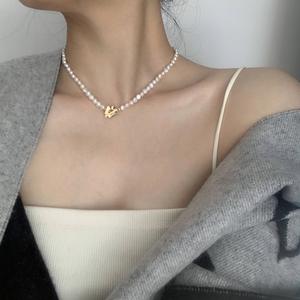 Collar de Cadena con Colgante de Clavícula Cóncavo de Estilo Barroco Retro con Flor de Ciruelo y Perla Barroca Natural en Forma de Partícula Pequeña - Product Image 5