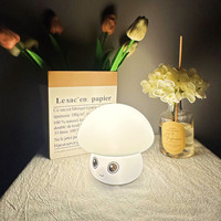 Venta al por mayor de luz LED de noche de seta que cambia de 7 colores Mini proyección táctil de silicona Plug-In decoración del hogar regalo para niños cabecera