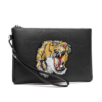 Tas tangan bordir pria, dompet tas tangan bisnis kulit lembut ukuran berbeda kepala harimau