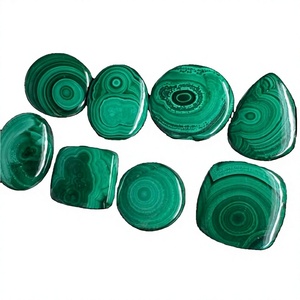 Cabujón de piedras preciosas sueltas de malaquita natural cristal pulido de todos los tamaños para creación de colgantes de joyería - Product Image 1