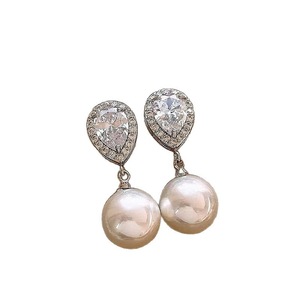<span class=keywords><strong>Xu</strong></span> <span class=keywords><strong>Me</strong></span> Dazzlingly Teardrop Pearl Alloy Classic Light Luxury Pendientes de tuerca para mujer - Product Image 5