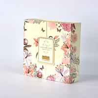 Boîte cadeau en carton rigide avec logo personnalisé, revêtement UV, laminage mat, emballage avec ruban