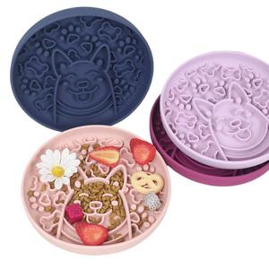 Ciotola Rotonda in Silicone per Cani con Ventosa Antiscivolo, Resistente ai Morsi, Anti-Caduta, con Stampa Zampa e Osso, per Alimenti - Product Image 5