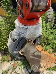 Excavatrice Hyundai 80 8T d'occasion, fabriquée en Corée du Sud, avec accessoire de pelle hydraulique à haute efficacité et marteau hydraulique - Product Image 6