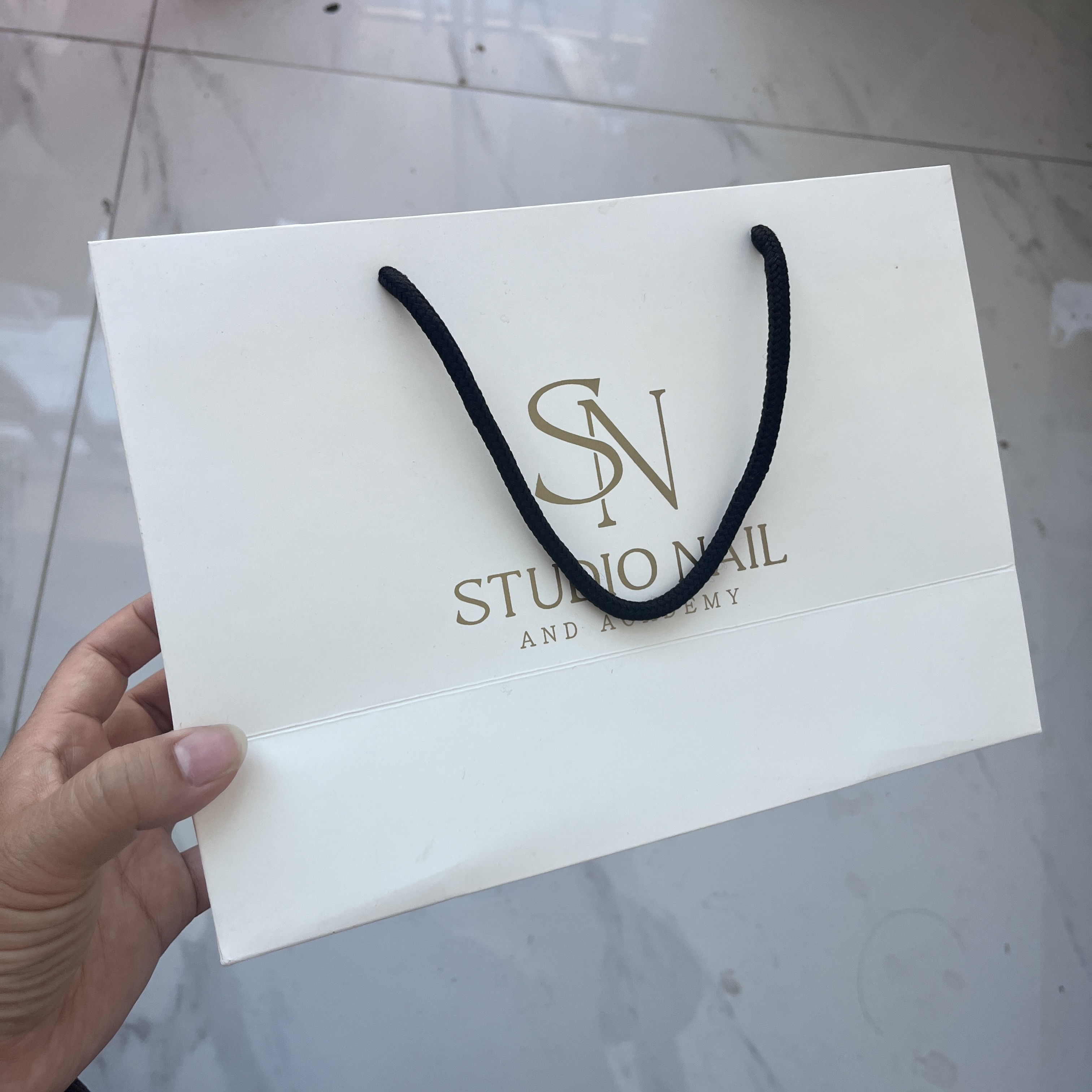 High-end Shopping Paper Bags, Customizable with logo and Size, Various Shapes