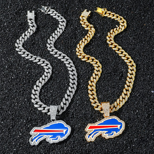 Collar con colgante de los <span class=keywords><strong>Buffalo</strong></span> Bills de aleación chapada en oro de 14K y rodio, cadena cubana con incrustaciones, joyería esmaltada para aficionados al fútbol americano de la <span class=keywords><strong>NFL</strong></span> - Product Image 2