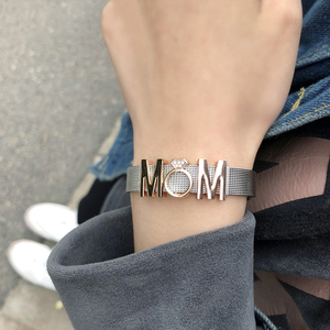 <span class=keywords><strong>Bracelet</strong></span> à breloques Offre Spéciale bijoux de créateur diamants maman lettre curseur breloques <span class=keywords><strong>or</strong></span> acier inoxydable <span class=keywords><strong>maille</strong></span> <span class=keywords><strong>Bracelet</strong></span> cadeaux de fête des mères - Product Image 5