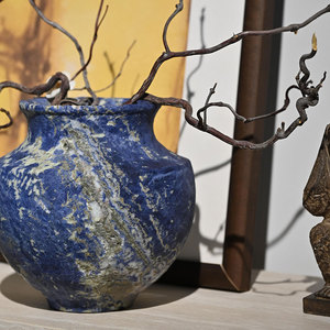 Jarrón de Mármol Azul Boliviano Hecho a Mano de Primera Calidad, Decoración Artística Elegante para Sala de Estar y Dormitorio - Product Image 4
