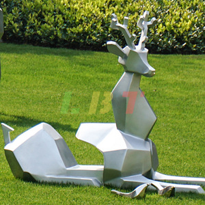 Sculpture de cerf en acier inoxydable Libit, forme géométrique, finition miroir, ornement de jardin extérieur, design moderne, autoportant - Product Image 2