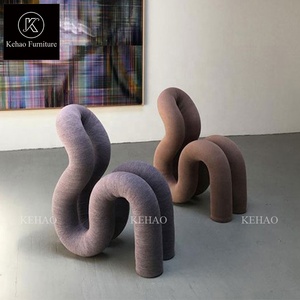 Sedia in Velluto dal Design Audace, Sedia Moderna con Telaio in Metallo, Sedia Creativa Blu Rossa Viola per il Tempo Libero - Product Image 1