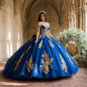 Xy003 Robe de bal de Quinceañera bleue brillante vintage longue avec appliques dorées, dentelle, perles et traîne chapelle, style princesse - Product Image 1