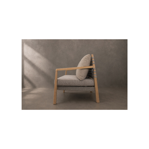 Un elegante sofá de 2 plazas con acolchado de lujo y tela resistente, que combina comodidad con un estilo atemporal. - Product Image 3