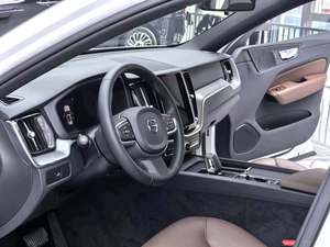 <span class=keywords><strong>2023</strong></span> <span class=keywords><strong>XC60</strong></span> <span class=keywords><strong>B5</strong></span> 48V Mild Hybrid 2.0T 4WD Momentum Luxury Coche Usado, Euro VI, Blanco - Product Image 5