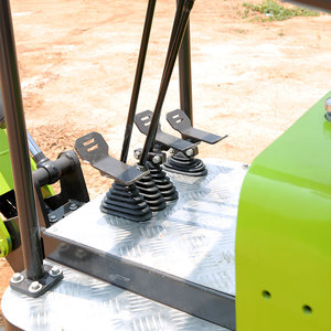 Mini-excavatrice certifiée CE avec déplacement latéral du bras, 1 tonne, excavatrice à chenilles agricole, commande PLC, moteur diesel, 1 an de garantie sur le moteur de la pompe - Product Image 6