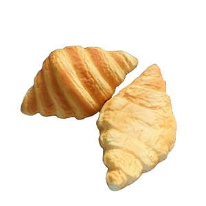 Modèle de croissant de vin à grande échelle, en plastique jaune original à haute élasticité, accessoires alimentaires factices pour la photographie, pâtisserie et magasin de boulangerie - Product Image 1