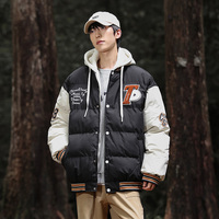 Blouson matelassé universitaire pour homme avec capuche amovible, blocs de couleur, broderie, poignets côtelés rayés, coupe ample, thermique, d'hiver, style baseball