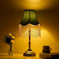 Lampe de table rétro française en métal avec pompon et commande intégrée, 220V, éclairage d'ambiance de luxe pour chambre et bureau