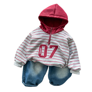 Completo Set 2 Pezzi Abbigliamento Casual Primaverile 2026 per Bambini e Neonati: Nuova Felpa con Cappuccio a Righe Trendy - Product Image 5