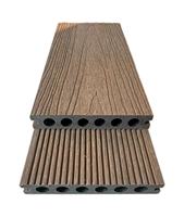 Planches de terrasse en WPC écologiques HOH Ecotech, design moderne, installation en emboîtement, finition brossée, forme ronde