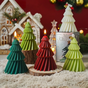 Vela de aromaterapia artesanal con forma de árbol de Navidad, regalo práctico y pequeño, adorno perfumado para exportación. - Product Image 1