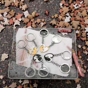 Llavero de acero inoxidable con diseño de gatos abrazados y corazón partido, a juego para parejas, accesorio colgante para llaves, regalo artesanal - Product Image 6
