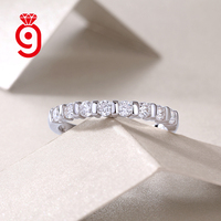Bague demi-éternité moderne en argent S925 avec moissanite taille brillant ronde, sertissage en canal segmenté, élégante, idéale pour le quotidien