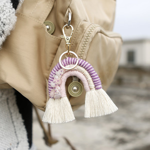 Promotion <span class=keywords><strong>2022</strong></span> : Bijoux, Cadeaux, Pendentif, Breloque de sac à pompon, Porte-clés de voiture, Porte-clés tressé arc-<span class=keywords><strong>en</strong></span>-ciel style bohème - Product Image 4