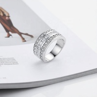 Bague moderne en platine plaquée avec un design circulaire, sertie de zircone cubique brillante, pour homme, mariage, fiançailles, bijoux