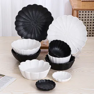 Vente en gros d'assiettes japonaises personnalisées en céramique porcelaine assiette à dîner noir blanc service de fantaisie bol plats assiettes service de vaisselle