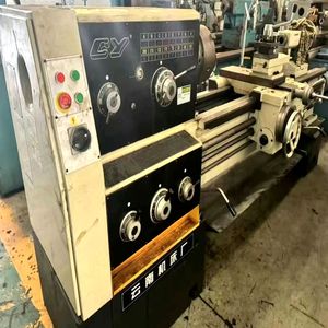 Buen torno Manual <span class=keywords><strong>de</strong></span> <span class=keywords><strong>segunda</strong></span> <span class=keywords><strong>mano</strong></span> Yunnan CY6150B/1000 Sillín <span class=keywords><strong>de</strong></span> gran orificio CY6163B * 2000MM con marco central y portacuchillos - Product Image 1