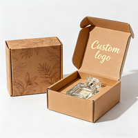 Flacon de parfum simple et sobre 50 ml, boîte d'expédition, design minimaliste, esthétique épurée, luxe, écologique, matériaux recyclés, portable