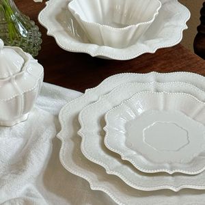 Juego de <span class=keywords><strong>vajilla</strong></span> <span class=keywords><strong>blanca</strong></span> en <span class=keywords><strong>relieve</strong></span> Vintage platos de cargador de encaje romántico alivio de cerámica <span class=keywords><strong>vajilla</strong></span> de boda cuencos y platos - Product Image 2
