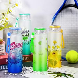 Bouteille d'eau en verre dépoli coloré à changement de couleur avec couvercle, motif dessin animé mignon et logo personnalisé, idéale pour la rentrée scolaire (vente en gros) - Product Image 3