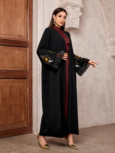 Nouveau <span class=keywords><strong>Style</strong></span> Noir Artisan Ouvert Abaya Gaze Manches Bloom Broderie Whisper Élégance Moderne <span class=keywords><strong>Khaleeji</strong></span> Opulence - Product Image 3