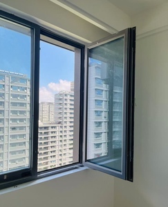 Fenêtre à battant en aluminium à rupture de pont thermique, double ouverture avec moustiquaire pour couloir d'hôtel, usage extérieur - Product Image 2