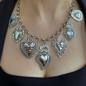 Collares y cadenas con colgante de corazón gótico sagrado <span class=keywords><strong>múltiple</strong></span> religioso retro, accesorios personalizados, de moda y de gama alta - Product Image 3